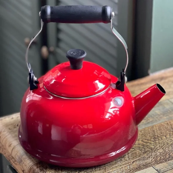 Le Creuset red enamel kettle - Picture 2 of 5